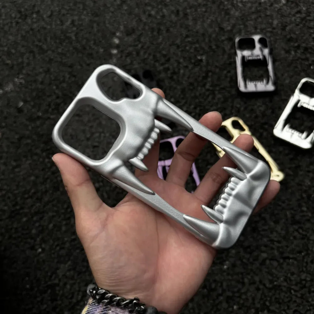 Luxury Tiger Tooth Skull Case