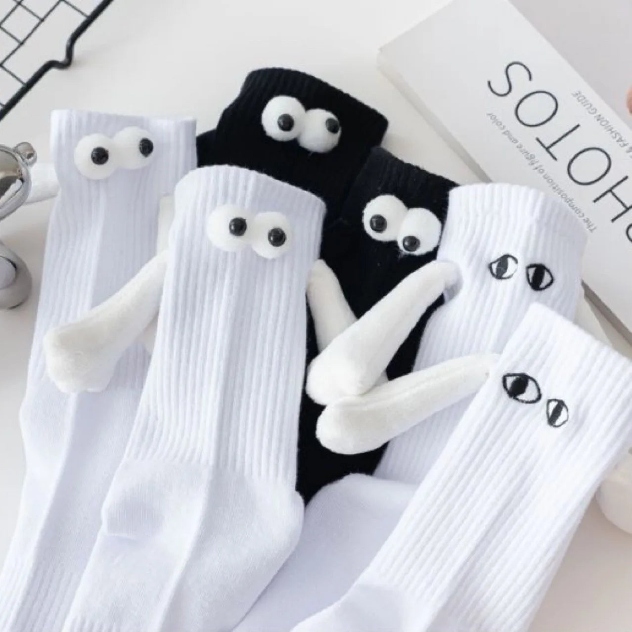 Magnetic Hands Cartoon Couple Socks